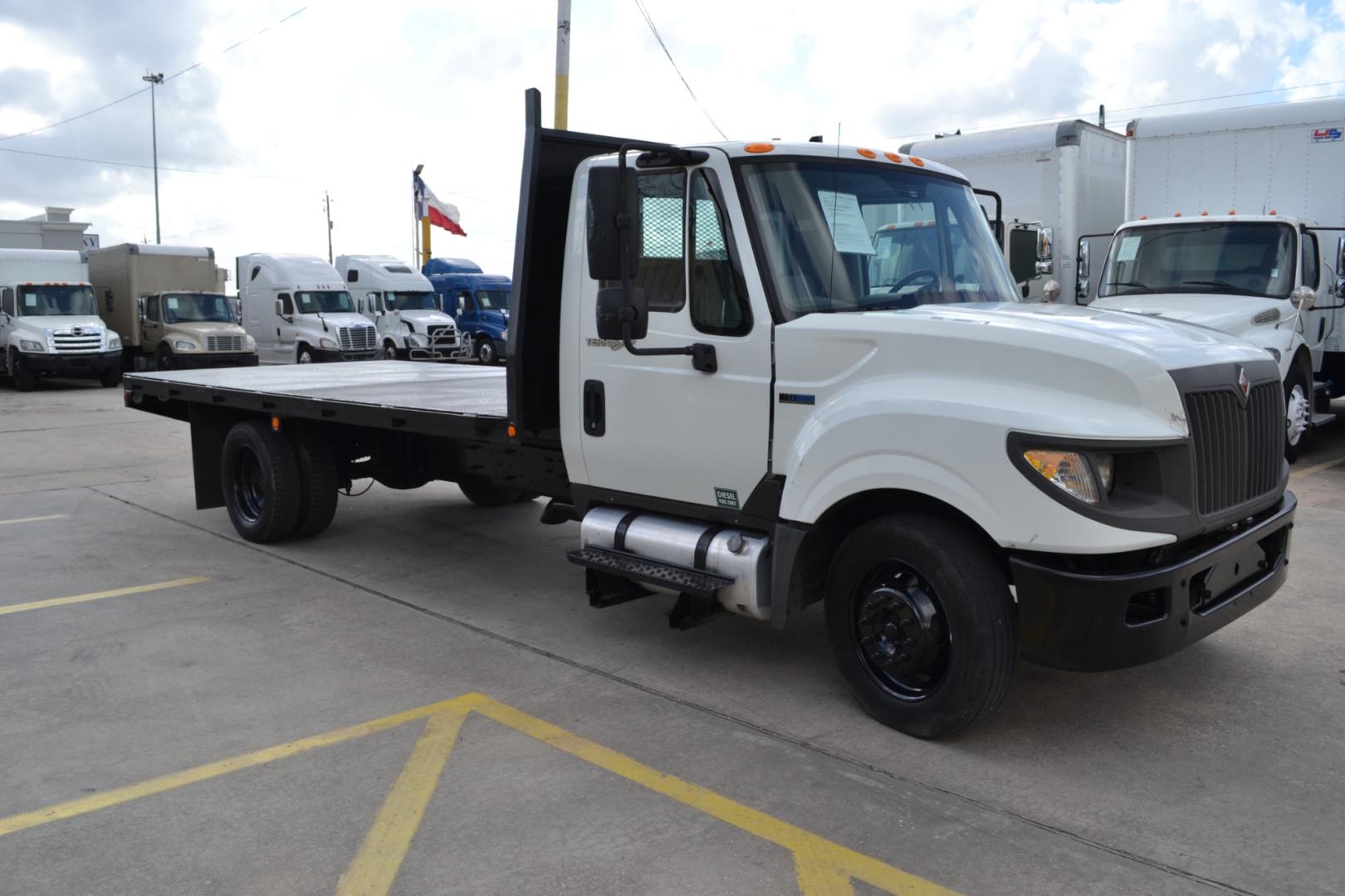 2014 WHITE /BLACK INTERNATIONAL TERRASTAR with an MAXXFORCE 7 6.4L 220HP engine, ALLISON 1000 6SPD AUTOMATIC transmission, located at 9172 North Fwy, Houston, TX, 77037, (713) 910-6868, 29.887470, -95.411903 - Photo#2